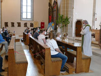 Familiengottesdienst mit den Kommunionkindern (Foto: Karl-Franz Thiede)